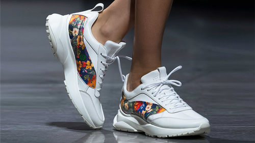 Solusi Pencetakan Digital Bahan Sepatu Mode